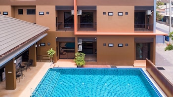 thip thip hotel
