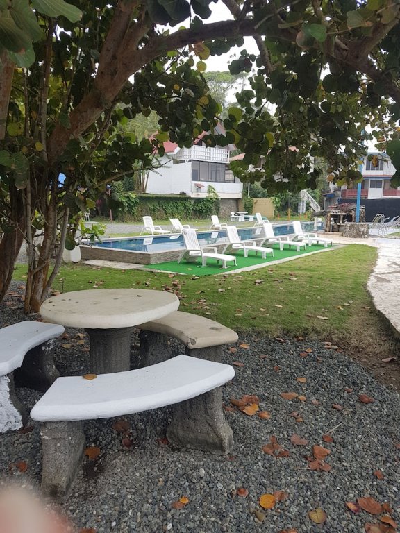 hotel la cueva de limon