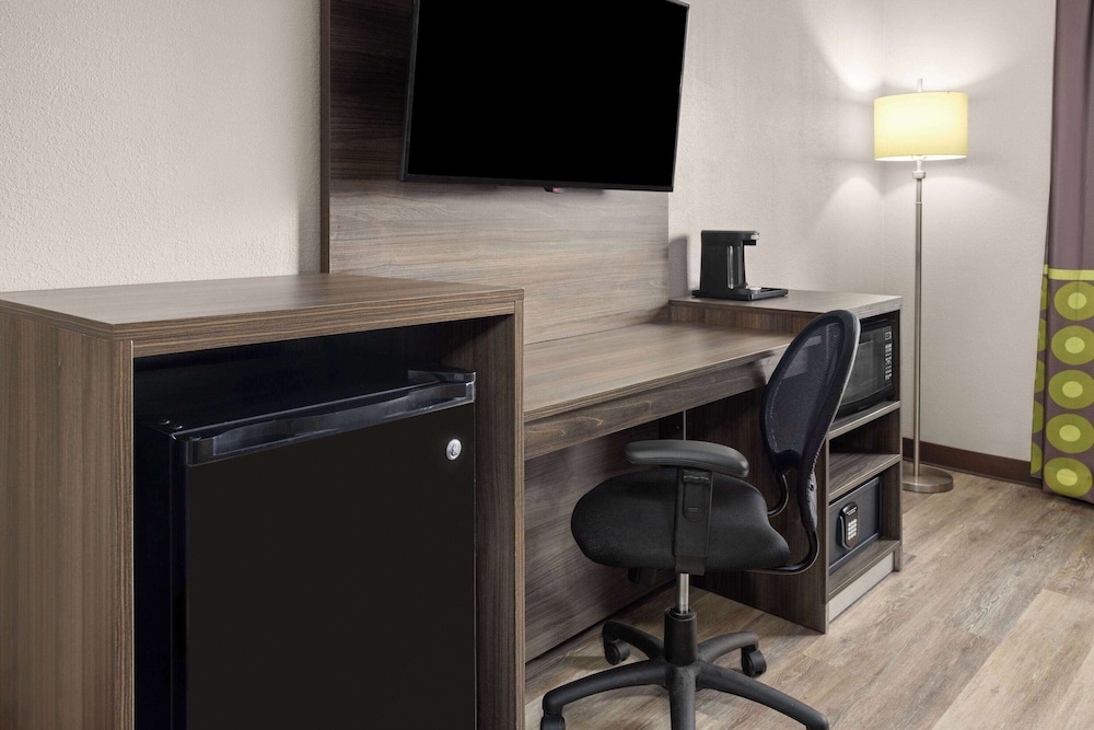 super 8 by wyndham henrietta rochester area