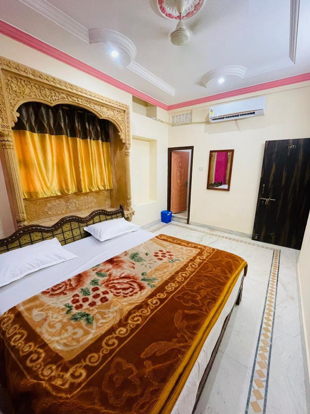hotel golden safari