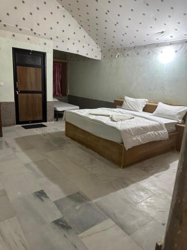 hotel golden safari