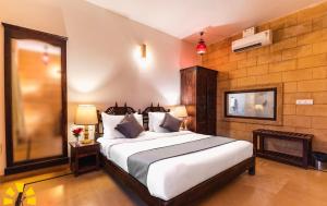 hotel golden safari
