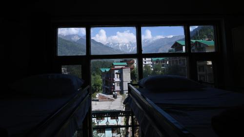 the hostel manali