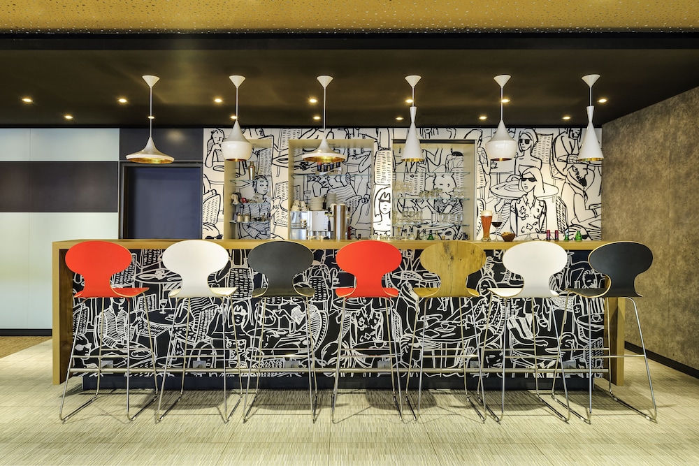 ibis paris porte de clichy centre