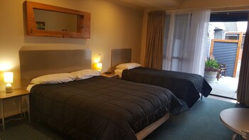 the rocks motel
