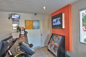 Motel 6 Sacramento, Ca - Old Sacramento North,Sacramento County>>Sacramento,2 star