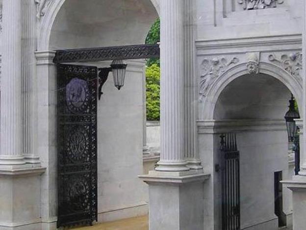 princes square serviced apartments by concept apartments