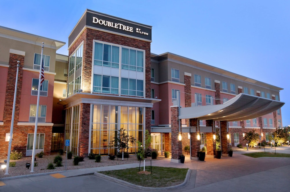 doubletree by hilton west fargo sanford medical center area