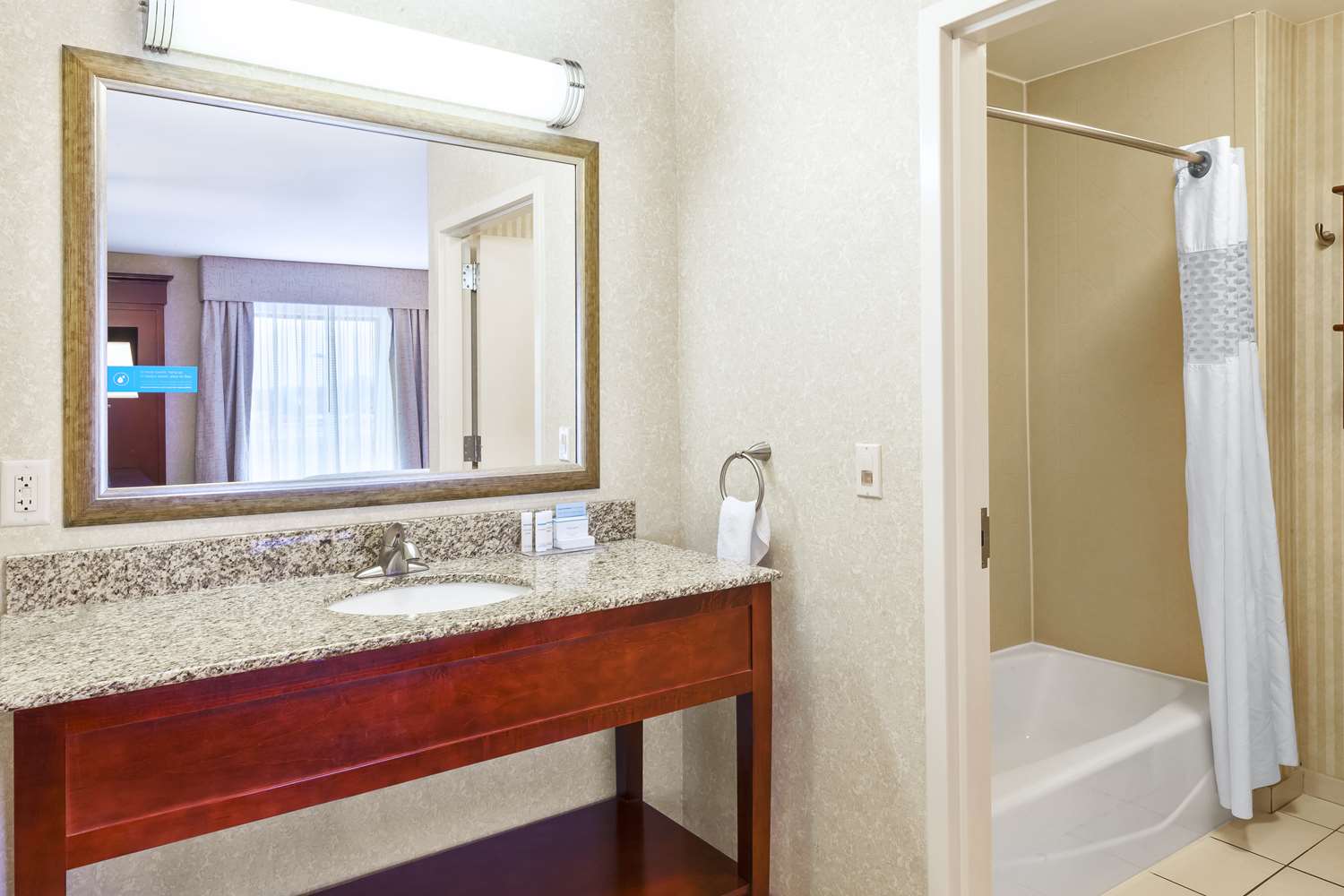 hampton inn detroit southgate