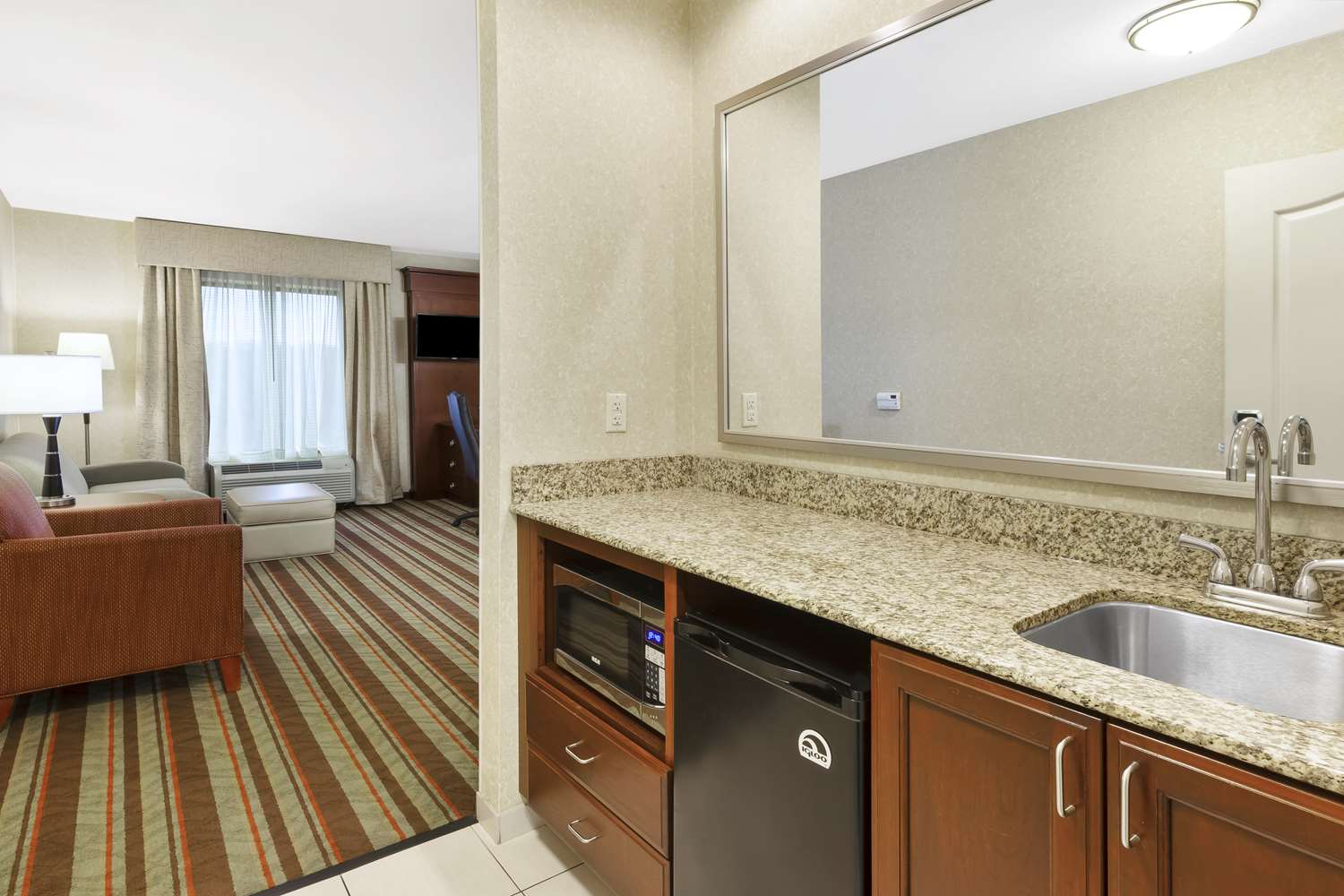 hampton inn detroit southgate