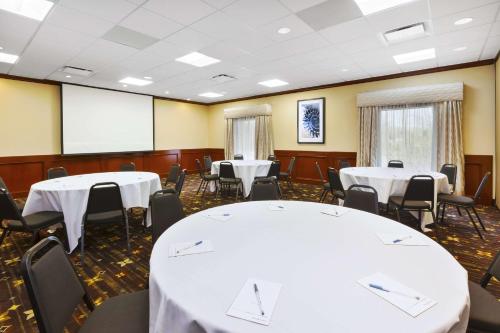 hampton inn detroit southgate