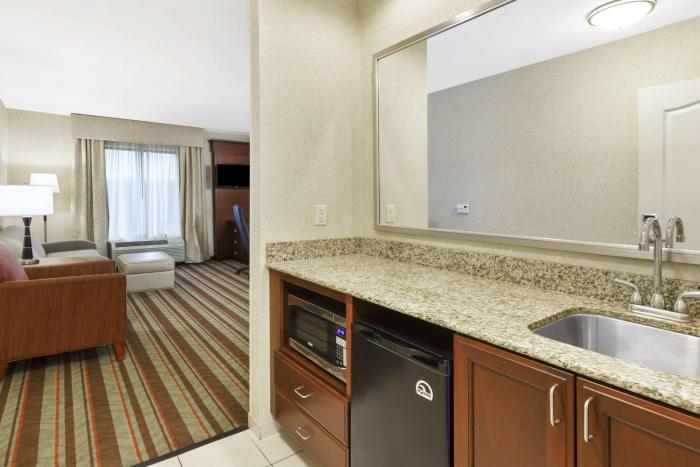 hampton inn detroit southgate