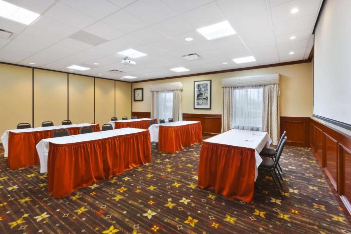 hampton inn detroit southgate