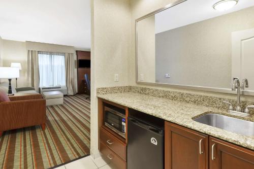 hampton inn detroit southgate