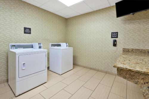 hampton inn detroit southgate
