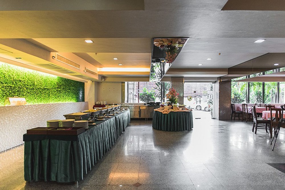 convenient park bangkok hotel