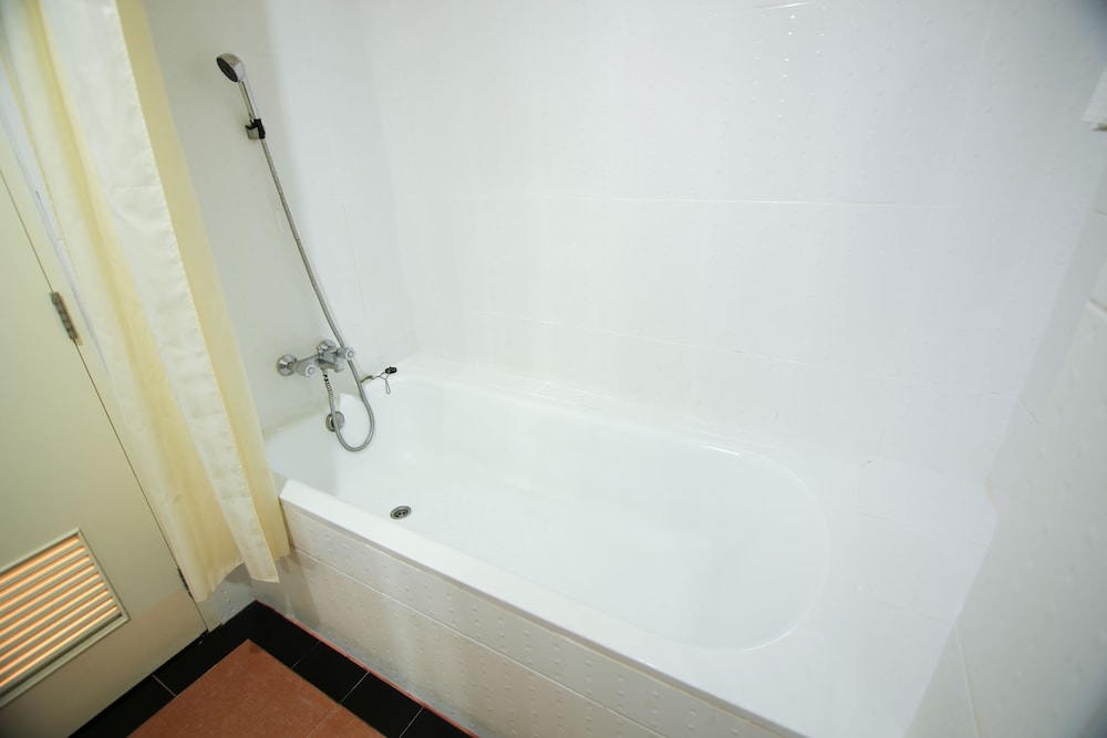 convenient park bangkok hotel