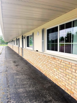budget host inn manistique