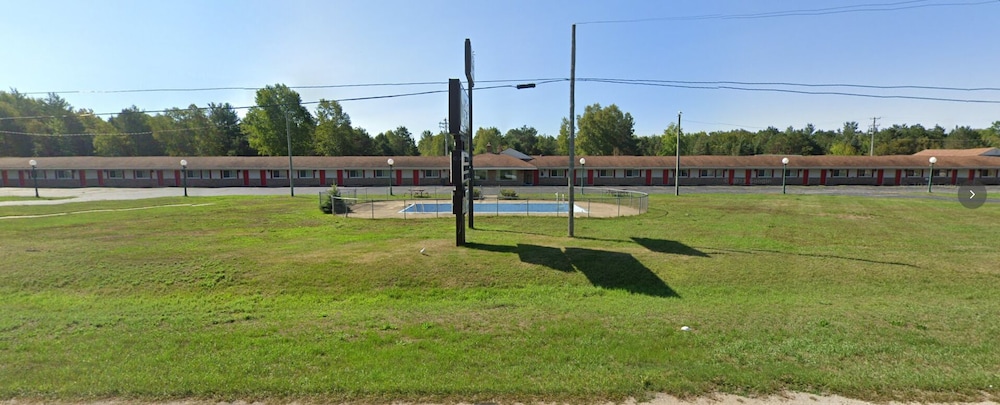 budget host inn manistique