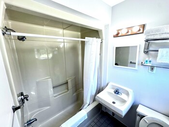 budget host inn manistique