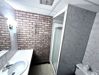 budget host inn manistique