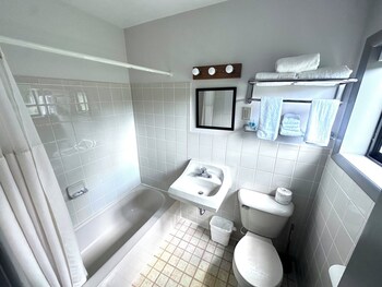 budget host inn manistique