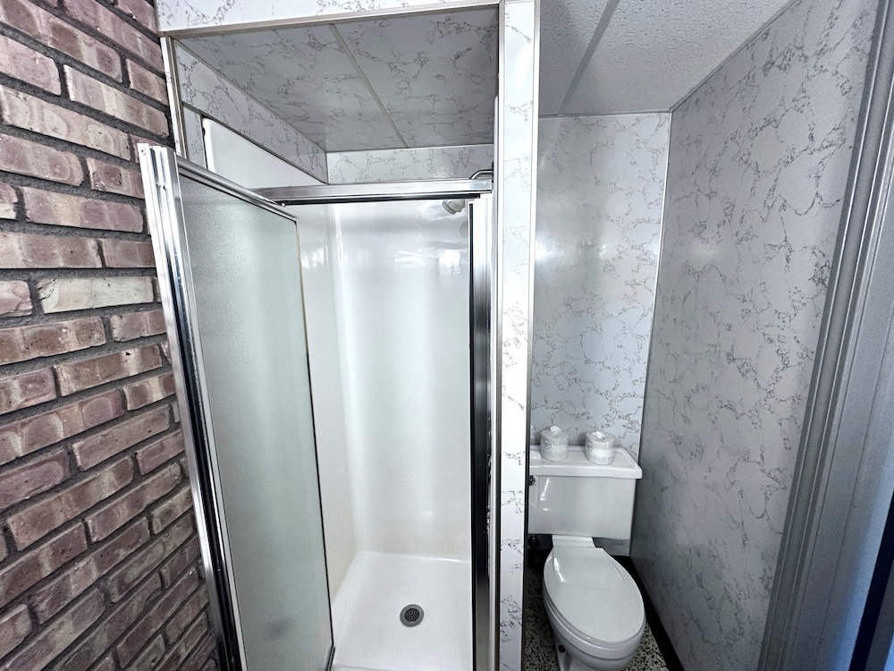budget host inn manistique