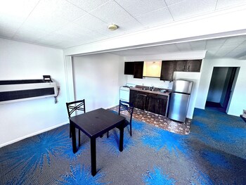 budget host inn manistique