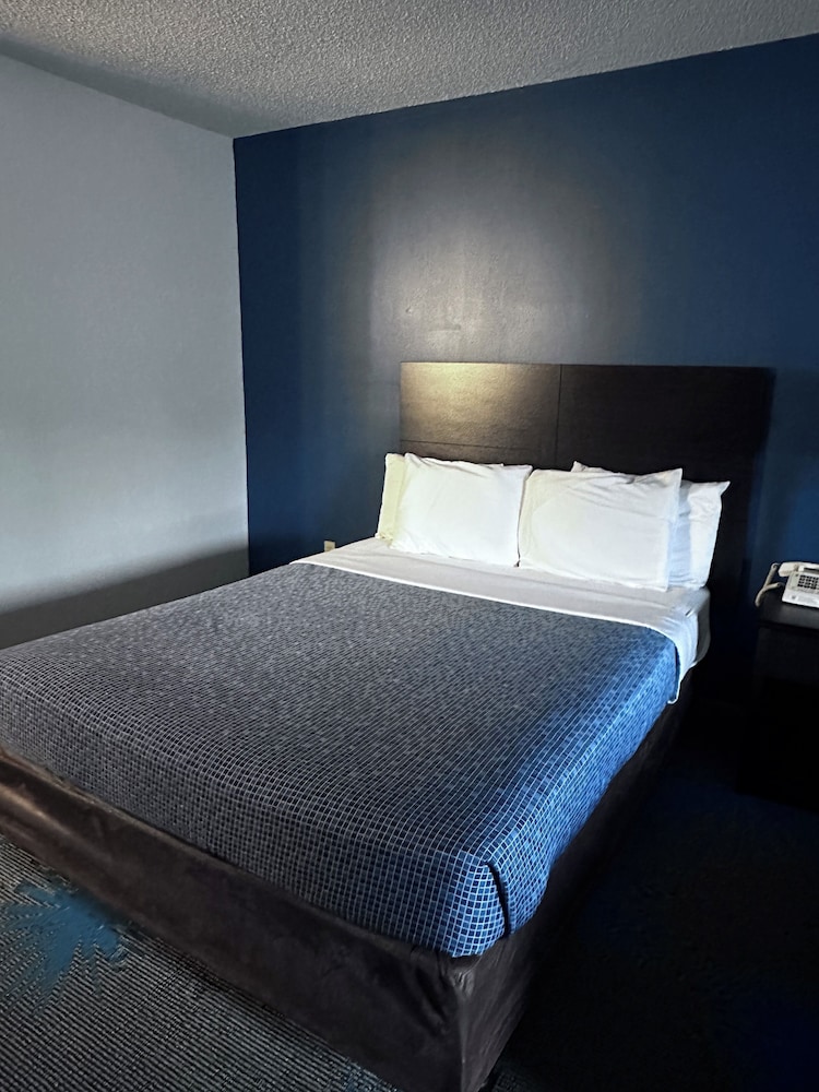 budget host inn manistique