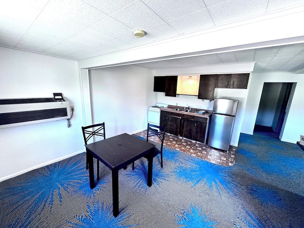 budget host inn manistique