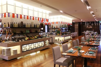 holiday inn xian big goose pagoda by ihg