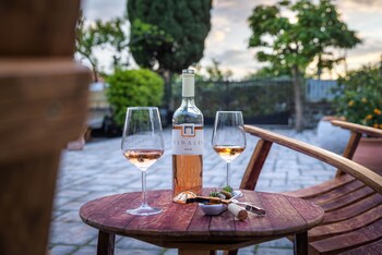 touristfarm apartments red fairytale