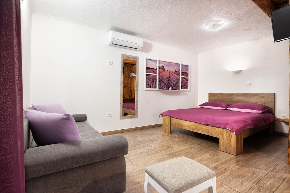 touristfarm apartments red fairytale