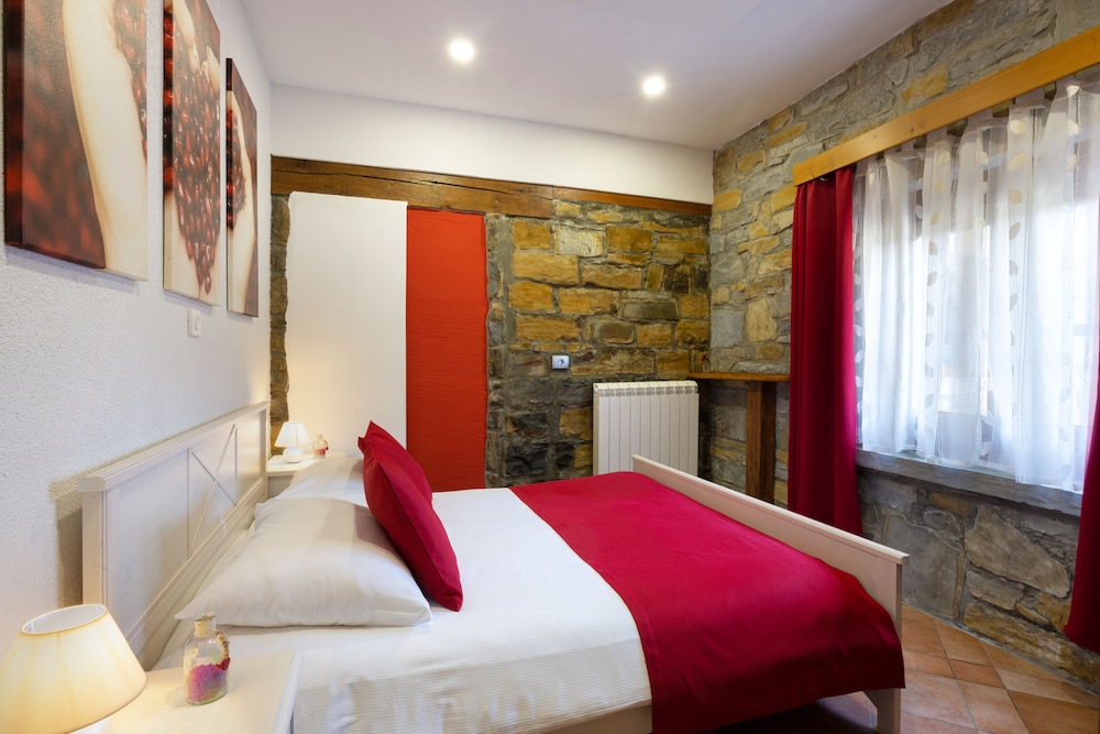 touristfarm apartments red fairytale