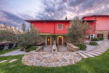 touristfarm apartments red fairytale