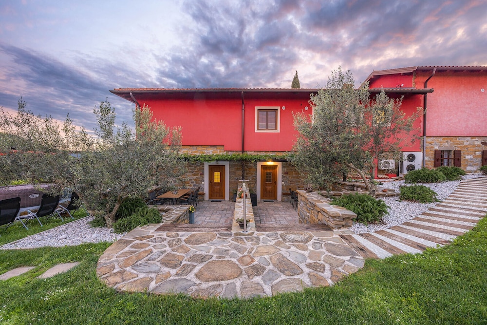 touristfarm apartments red fairytale