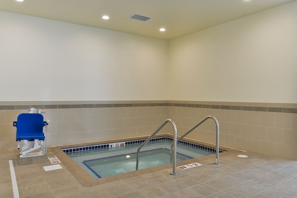 comfort inn and suites avera southwest