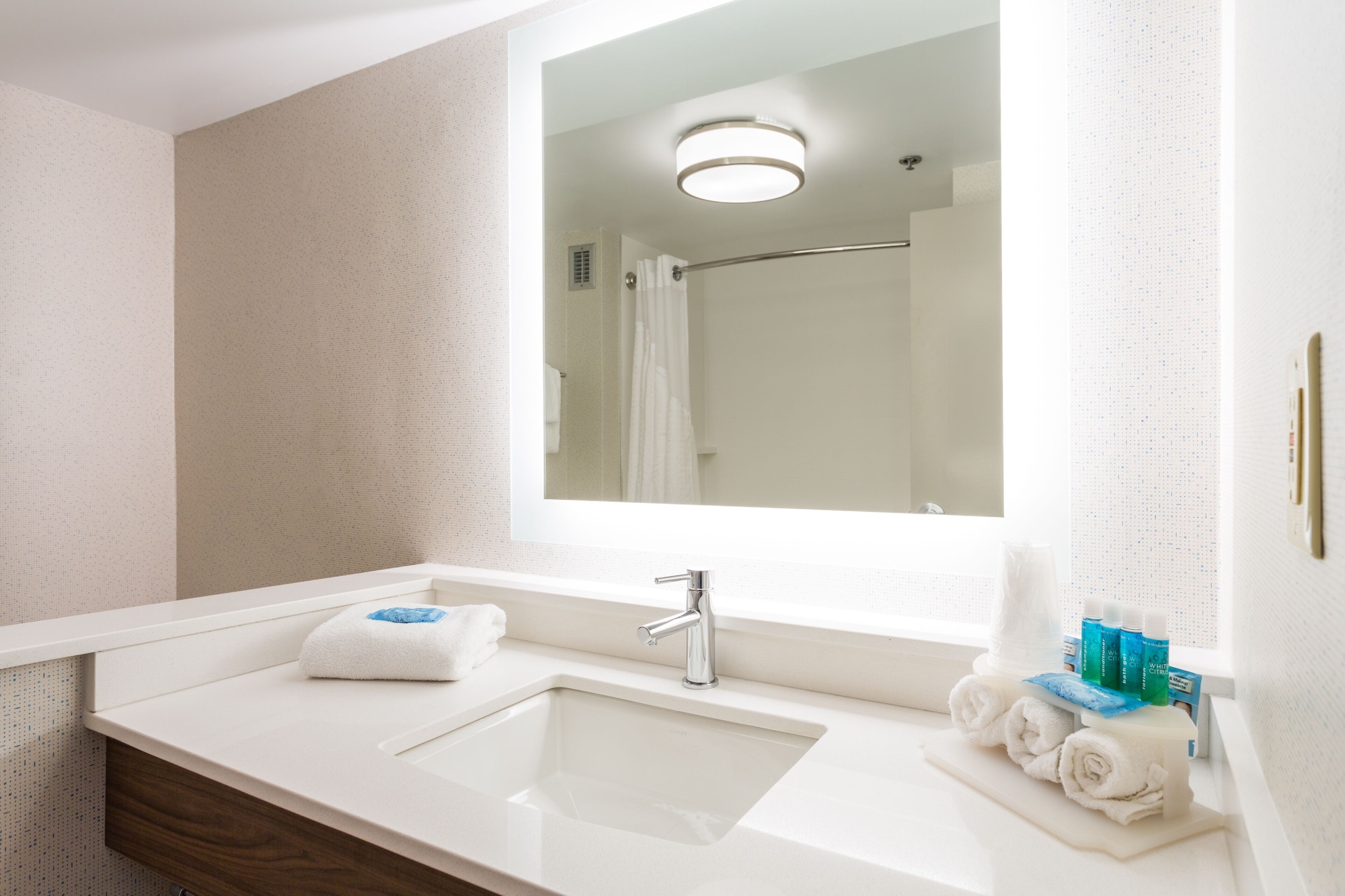 holiday inn express and suites goldsboro base area