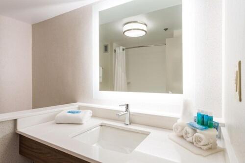 holiday inn express and suites goldsboro base area
