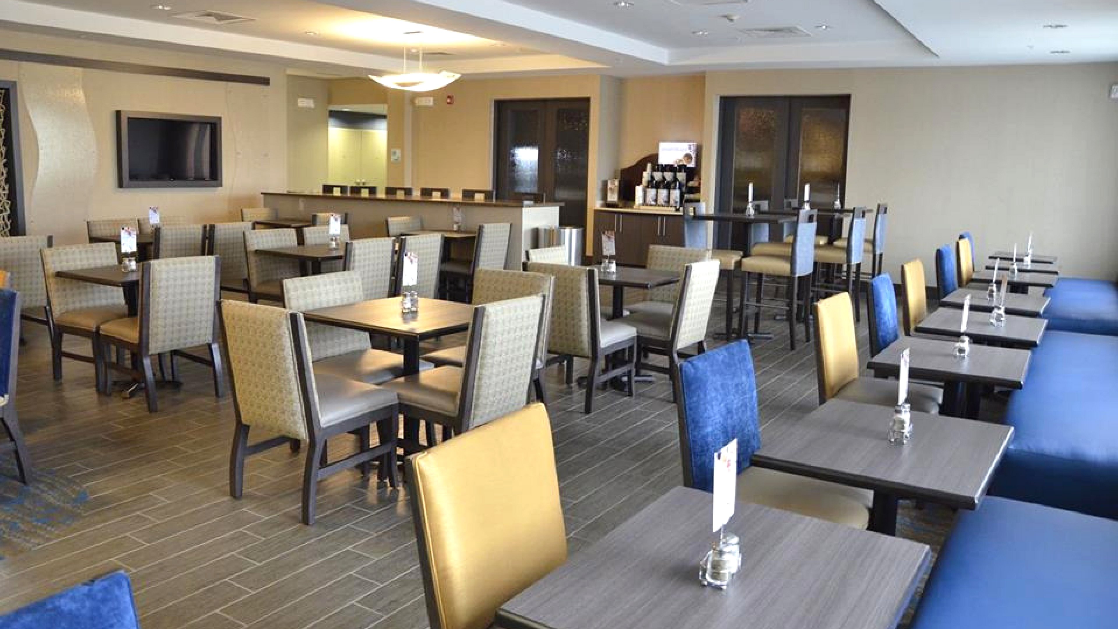 holiday inn express and suites goldsboro base area