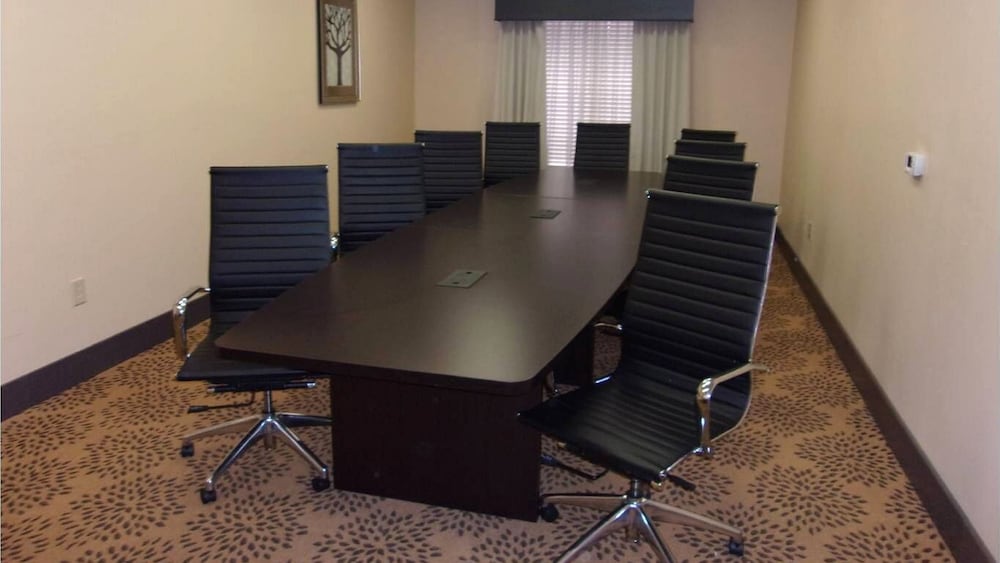 holiday inn express and suites goldsboro base area
