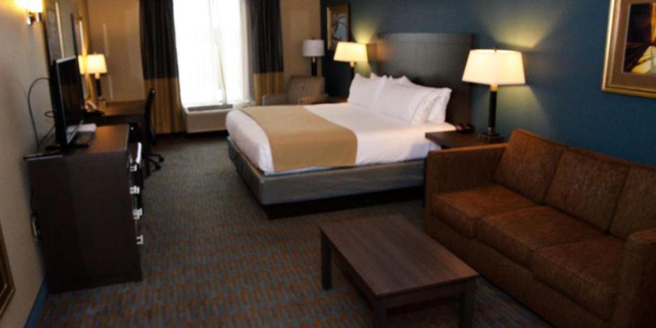 holiday inn express and suites goldsboro base area