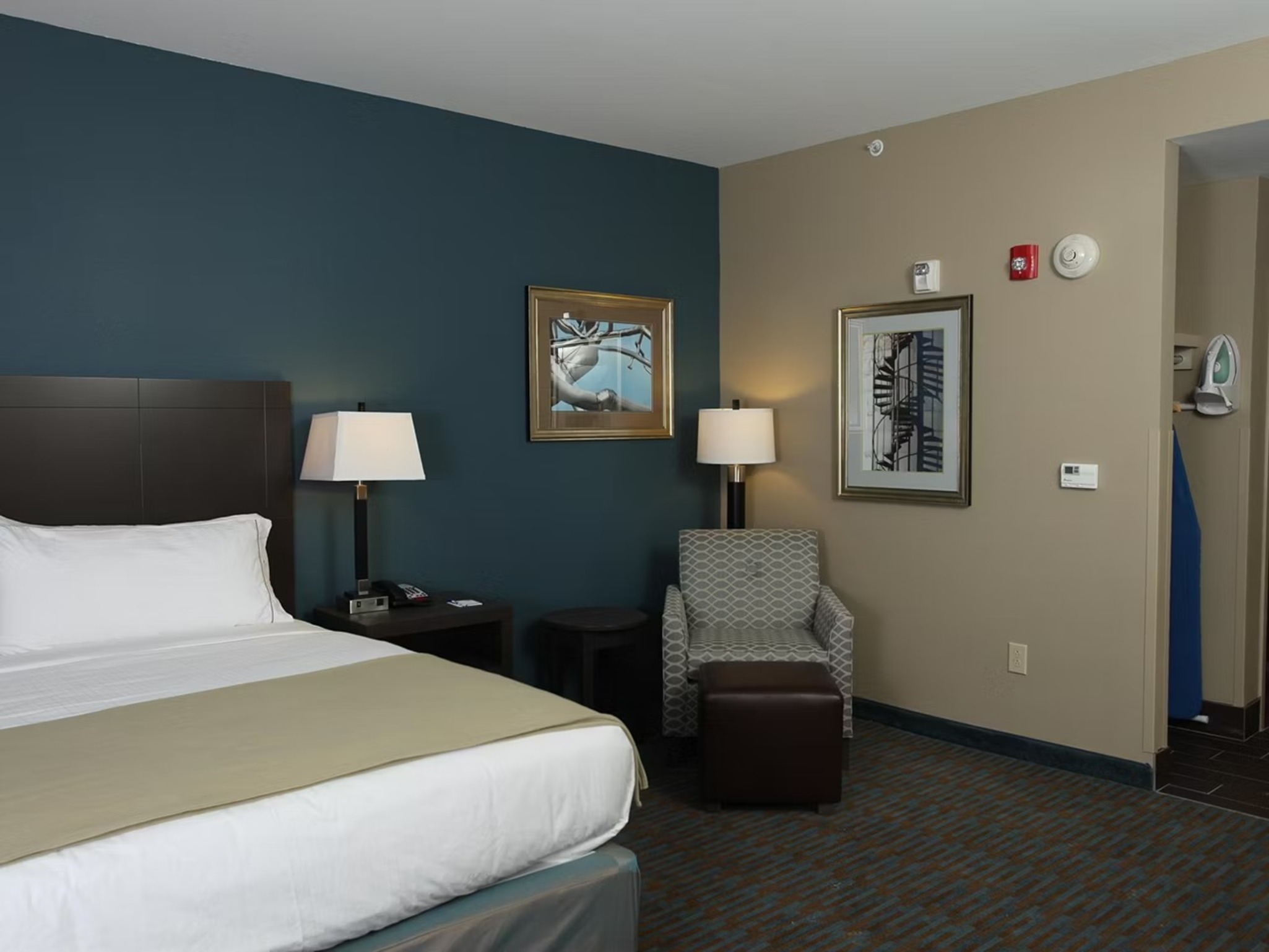 holiday inn express and suites goldsboro base area