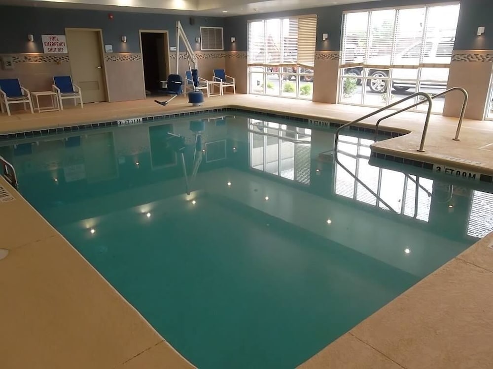 holiday inn express and suites goldsboro base area