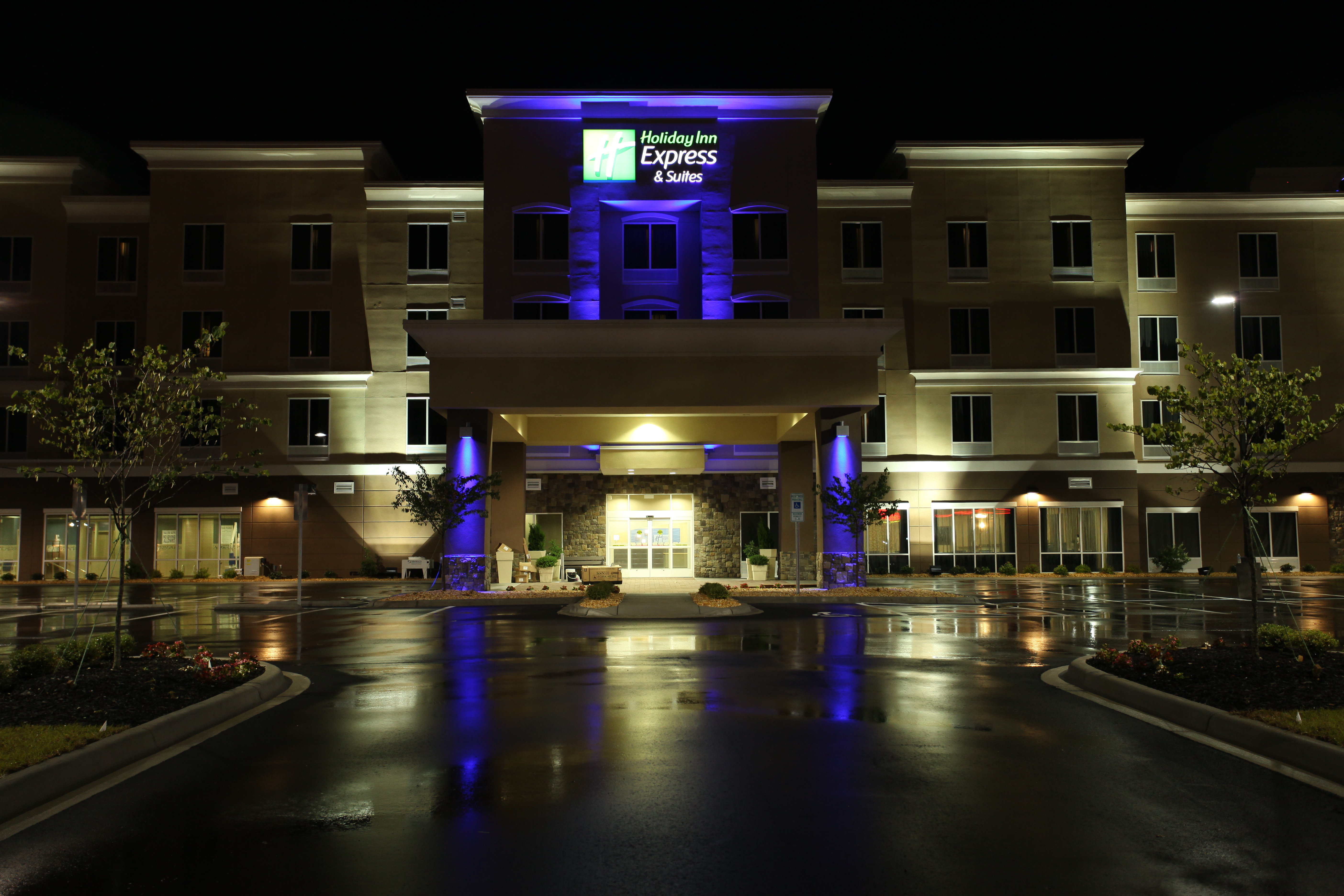 holiday inn express and suites goldsboro base area