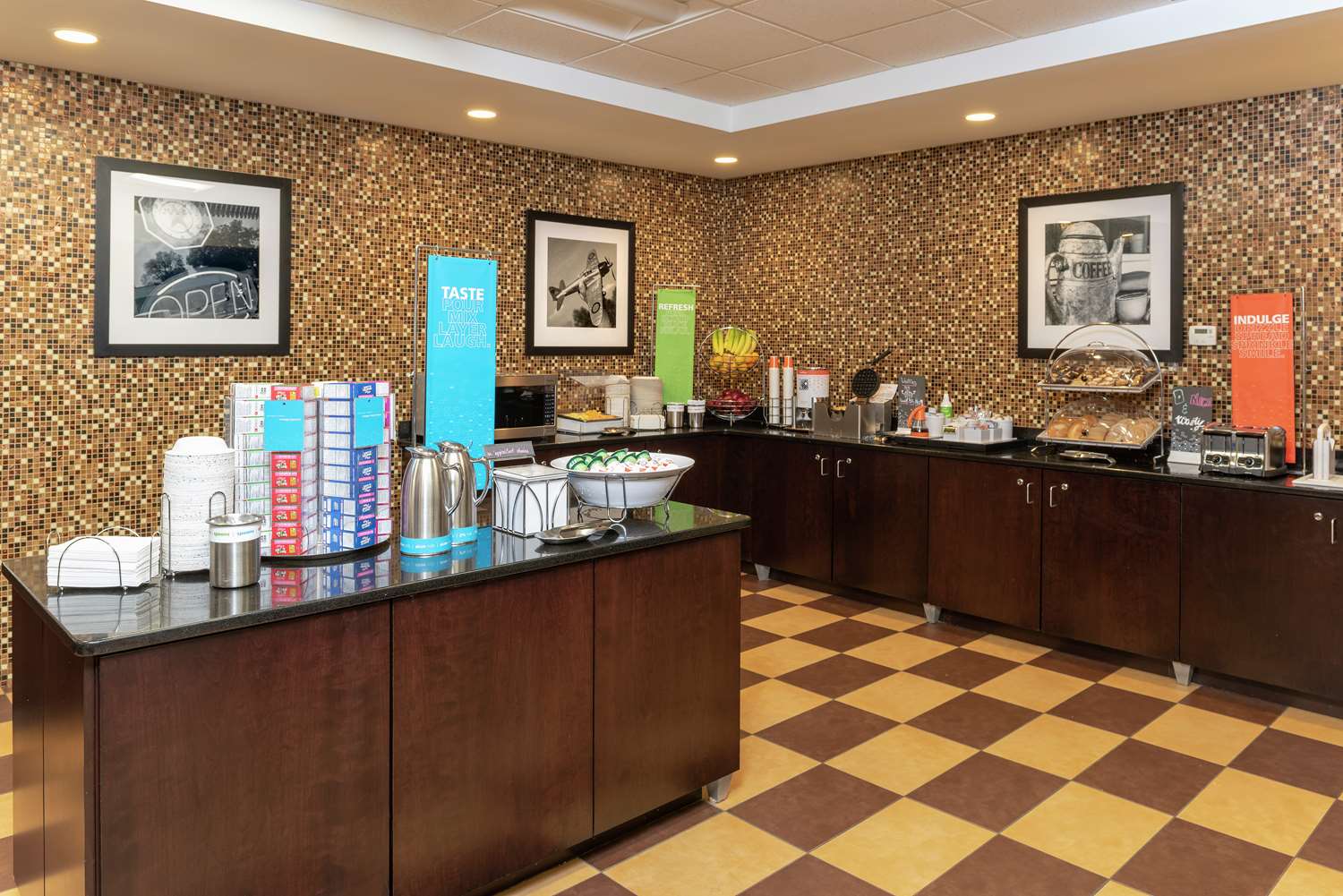 hampton inn and suites cleveland airport middleburg heights