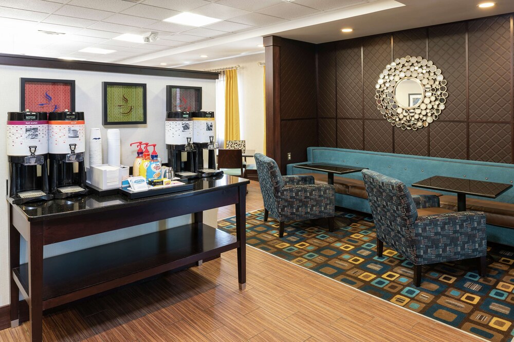 hampton inn and suites cleveland airport middleburg heights