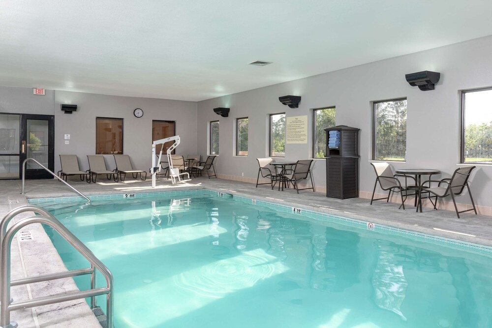 hampton inn and suites cleveland airport middleburg heights