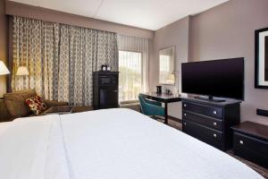 hampton inn and suites cleveland airport middleburg heights