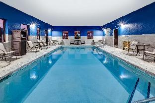 hampton inn and suites cleveland airport middleburg heights